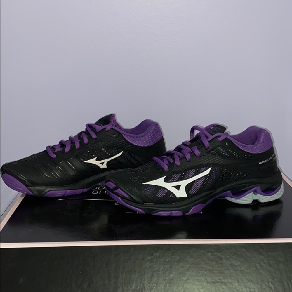 Mizuno Wave Lightning Z4 Volleyball Shoe